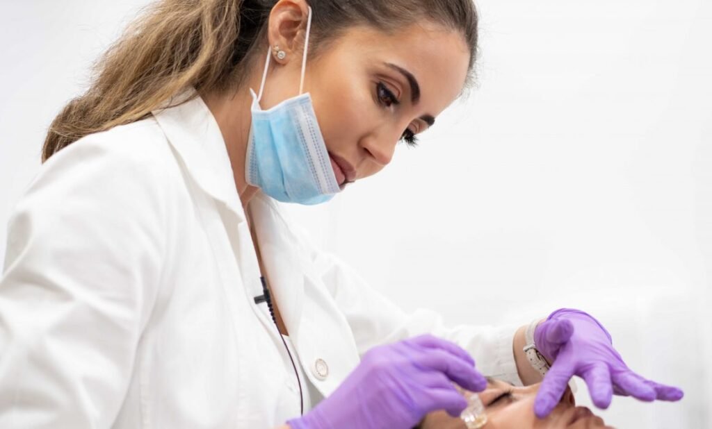 دورات تدريبية في مجال التجميل