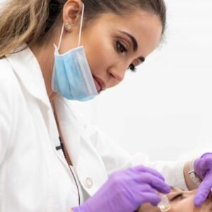 أفضل أماكن دراسة التجميل عن بعد | أكاديمية EIF