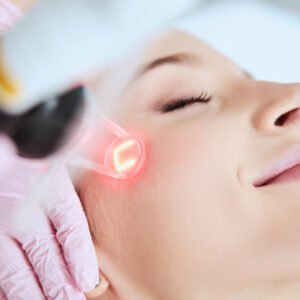 التجميل والليزر: أهم التقنيات ومجالات الدراسة والتدريب