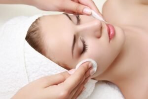 أخصائية تجميل