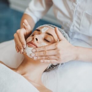 كيف اصبح اخصائية تجميل محترفة 2026 | أكاديمية EIF